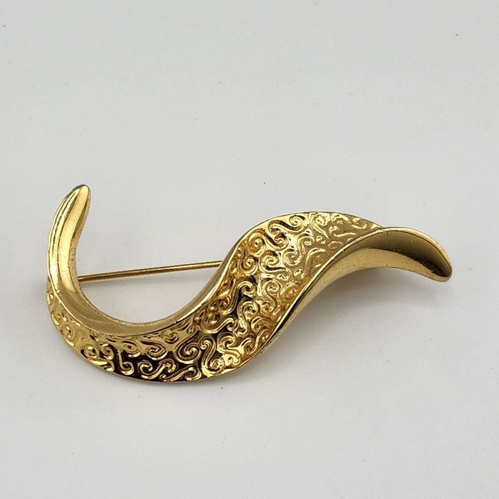 Modernist Swirl Brooch Pin Vintage Textured Gold Tone Classic Look
